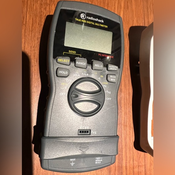 Radio Shack Digital Multimeter - Picture 5 of 6